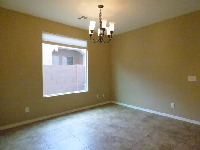 Building Photo - Upgraded kitchen and lots of sq ft in Verrado!