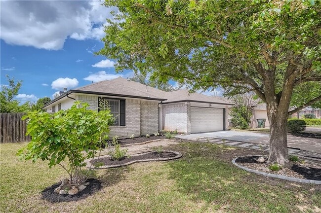 Building Photo - 102 Evergreen Cir