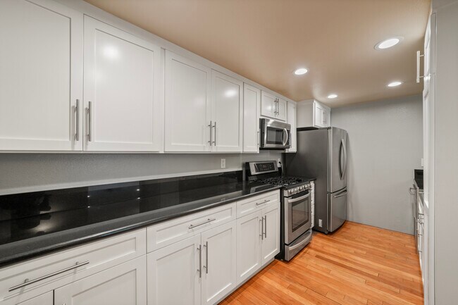 Building Photo - 15231 Magnolia Blvd