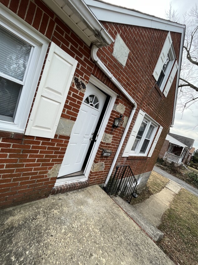 Entry way - 526 Military Rd