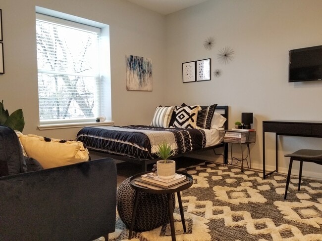 Building Photo - 5240 N Winthrop Ave