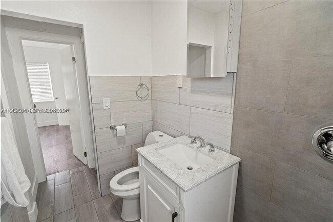 Foto del edificio - 12108 NE 5th Ave