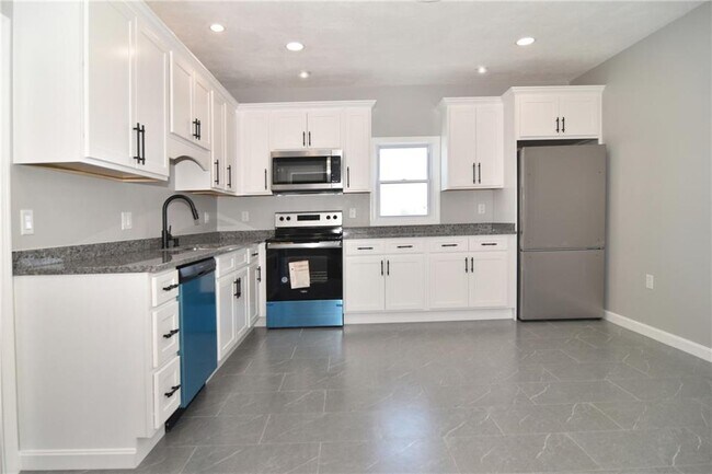 Foto del edificio - 1361 Mineral Spring Ave