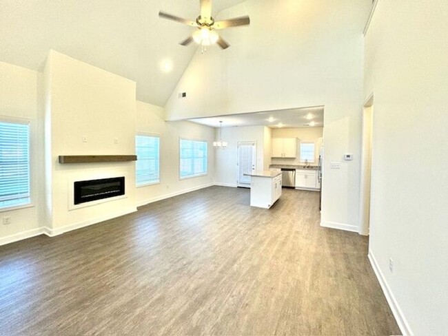 Foto del edificio - Move - In Special! Now Leasing a 4-Bedroom...