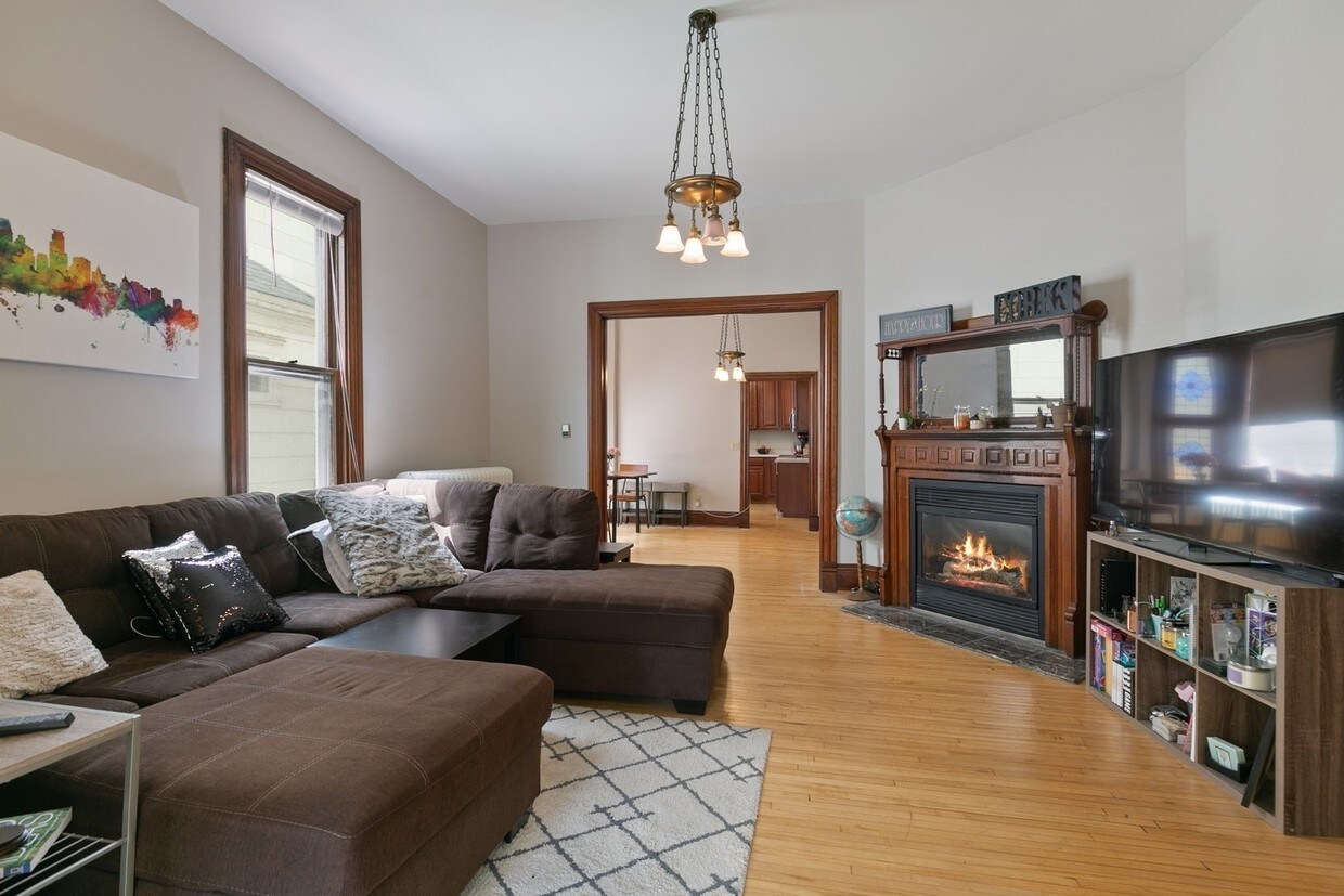 Primary Photo - 2748 Dupont Ave S