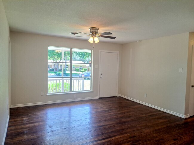 Foto del edificio - Renovated 4 bedroom 2.5 bath