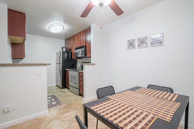 Building Photo - 926 Catkin Ct