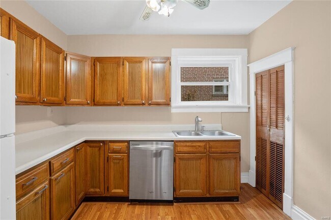 Kitchen - 1248 Moorlands Dr