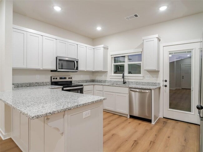 Building Photo - 513 Cosmos St