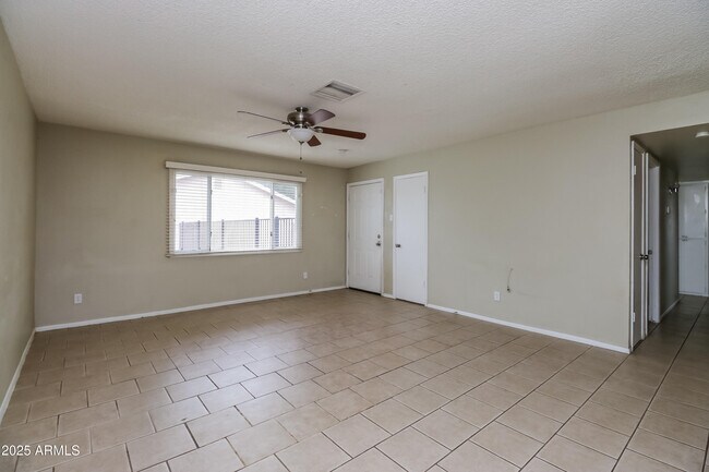 Foto del edificio - 4708 E Chambers St
