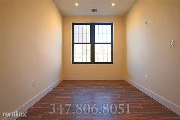 Fotografía del edificio - 754 Willoughby Ave