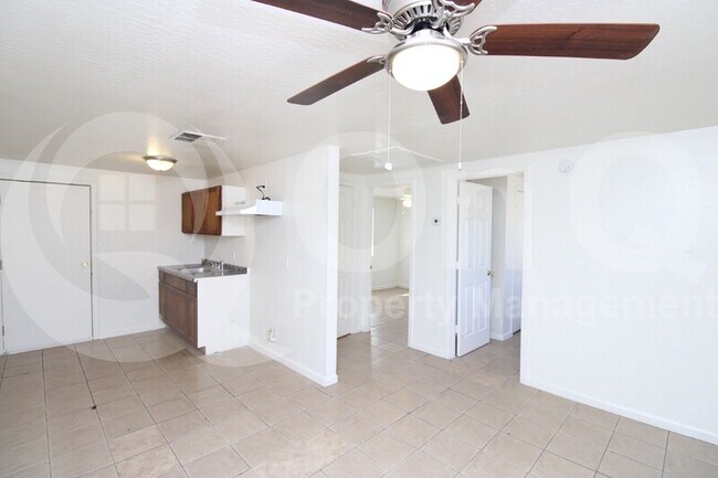 Building Photo - 2301 E Taylor St