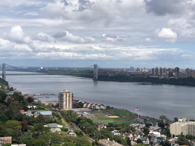 Foto del edificio - 200 Winston Dr