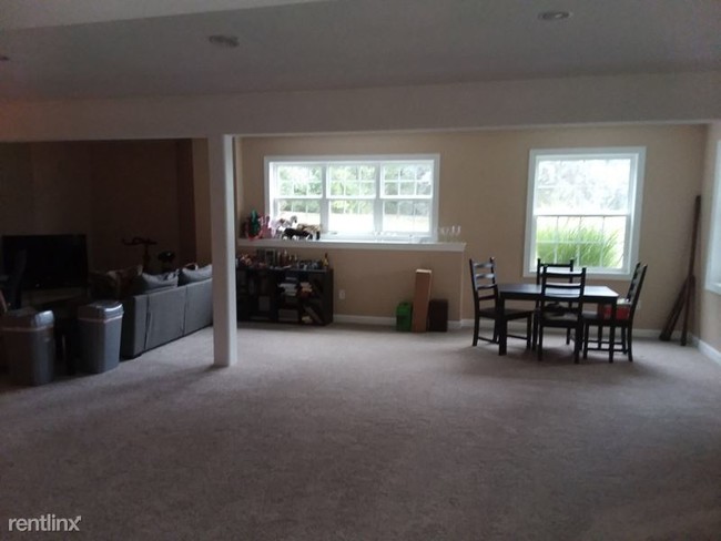 Building Photo - 1 br, 1 bath Apartment - 3633 Wedgewood Drive