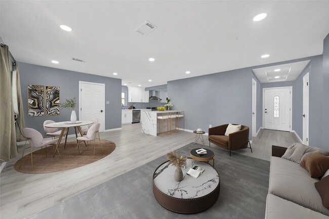 Foto del edificio - 5215 Trail Lake Dr