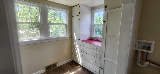 Building Photo - 405 S 12th Ave