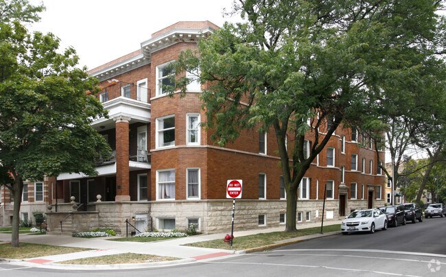 Foto del edificio - 3036 W Logan Blvd