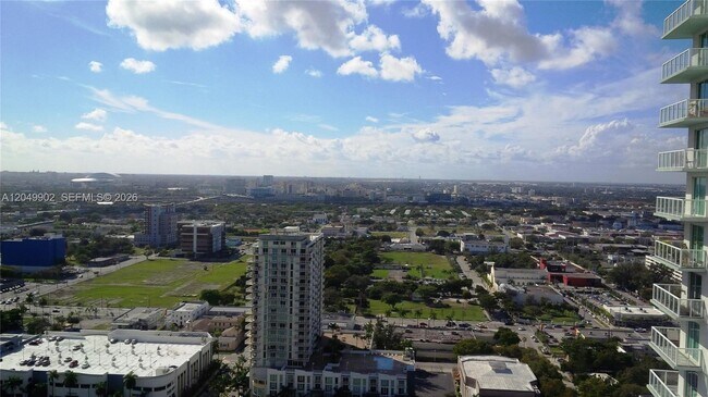 Building Photo - 1800 N Bayshore Dr