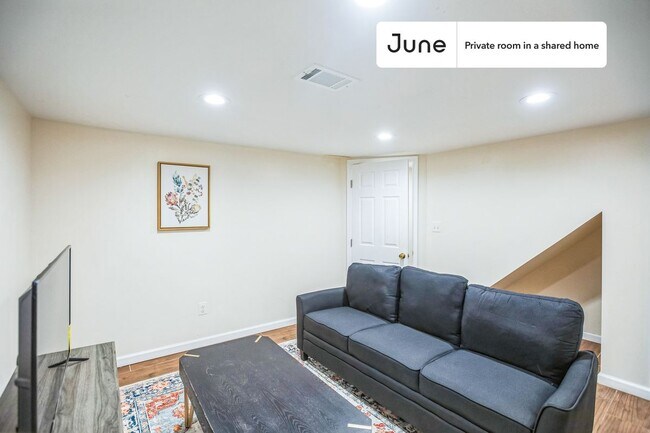 Foto del edificio - Room in Shared 7 bed/6 bath home in Dupont Park
