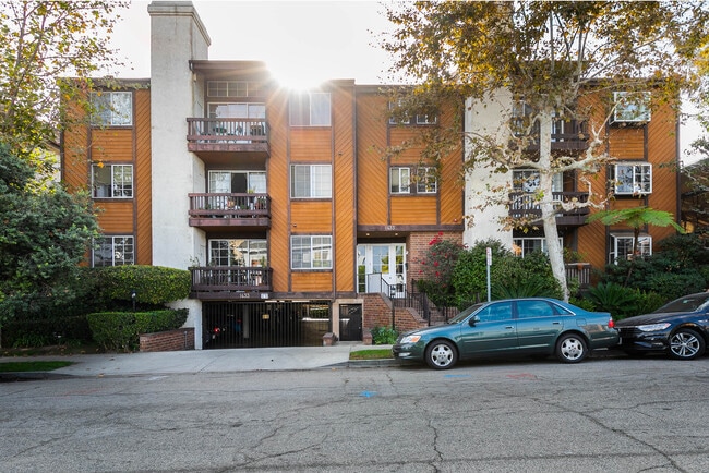 Building Photo - 1433 Barry Ave