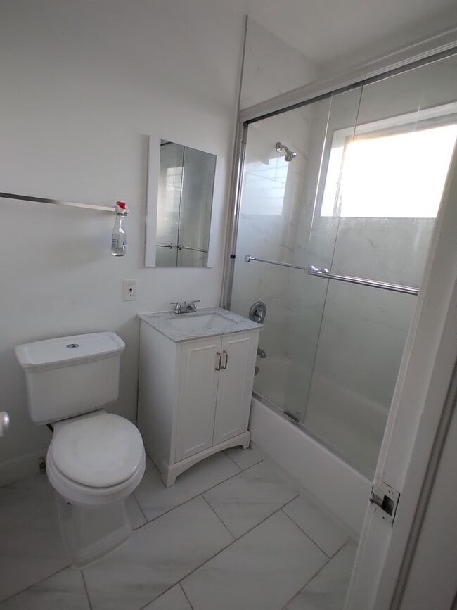 Interior Photo - 600 SW 9th Ave
