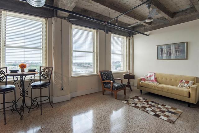 Foto del edificio - 221 W Lancaster Ave