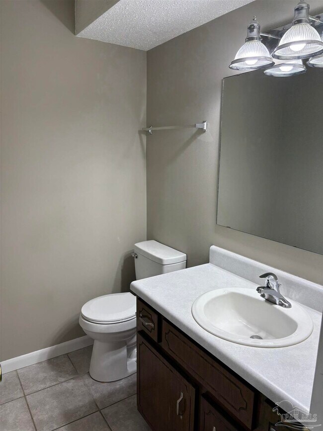 Building Photo - 8410 Williamsburg Cir
