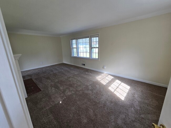 Building Photo - 7516 Schaaf Dr