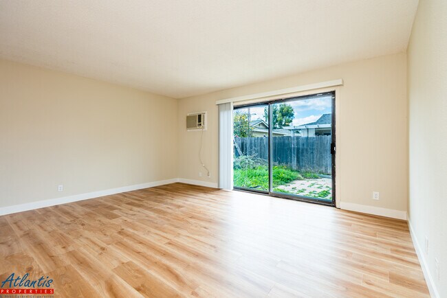Foto del edificio - 623 Sanders Ave