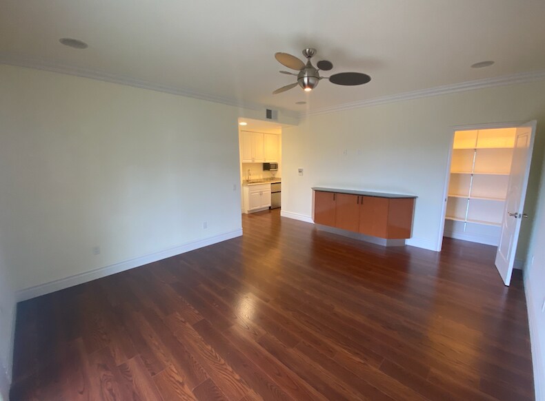 Primary Photo - 1393 Park Hill Ln Unit 2