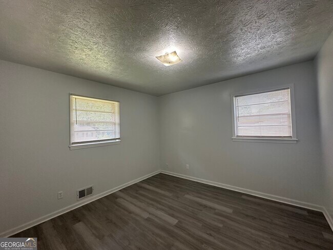 Foto del edificio - 1009 Pinecrest Dr