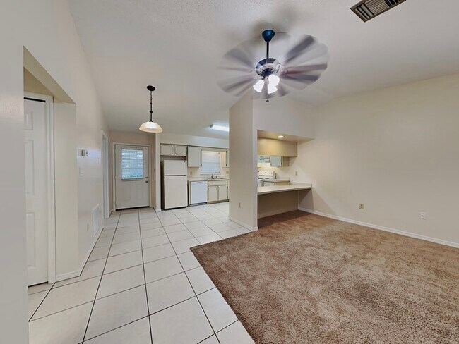Foto del edificio - 32716 Blossom Ln