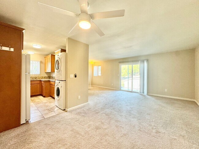 Building Photo - Beautiful 2Bd/1.5Ba Unit With Garage Parki...