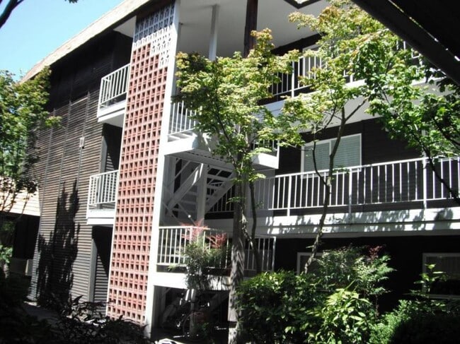 Building Photo - 2 bedroom in Seattle WA 98116