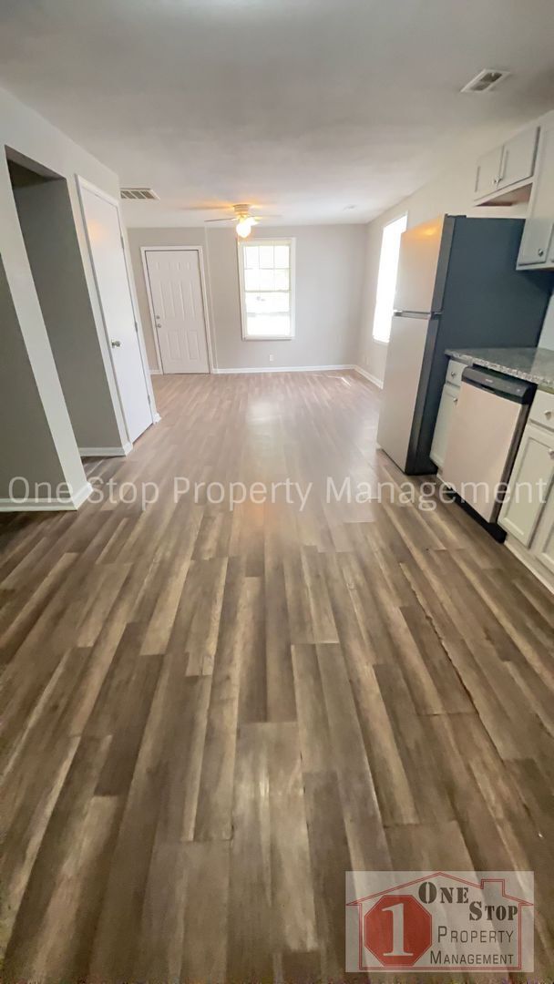 Foto del edificio - 2 Bedroom 1 Bathroom home in Kansas City!