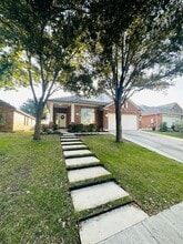 Building Photo - 251 Fresno Springs