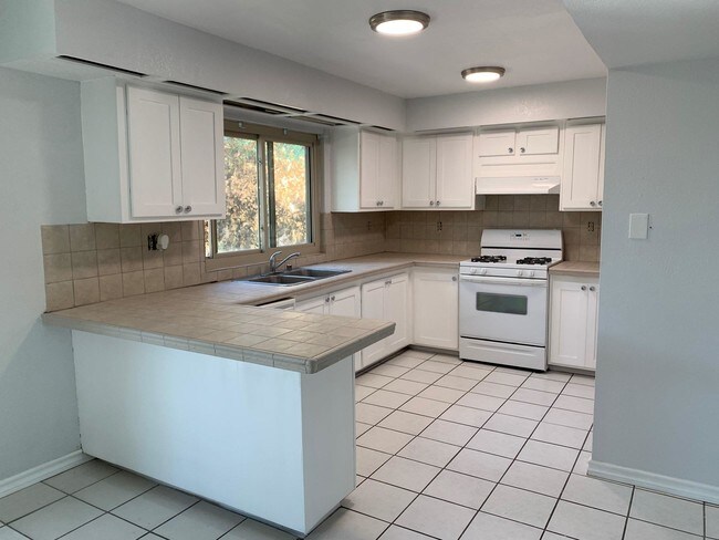 Building Photo - 349 Villa Canto St