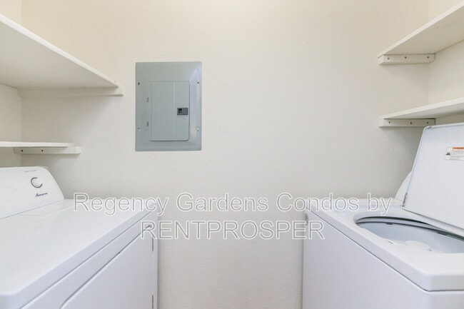 Foto del edificio - 4355 Perkinshire Ln