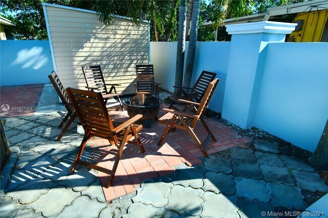 Foto del edificio - 1100 NE 4th St