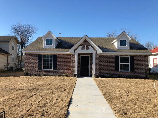 Foto del edificio - Brick Colonial - 3 Bedroom 2 Bath 1 Car Garage