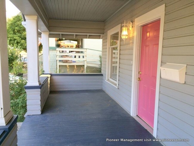 Foto del edificio - 4 br, 1 bath House - 545 NE Jackson St