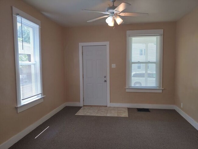 Building Photo - **Exceptional 2 bedroom Apartment**