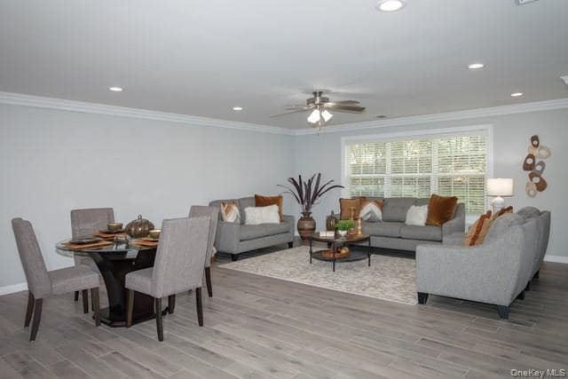 Foto del edificio - 83 Village Green Dr