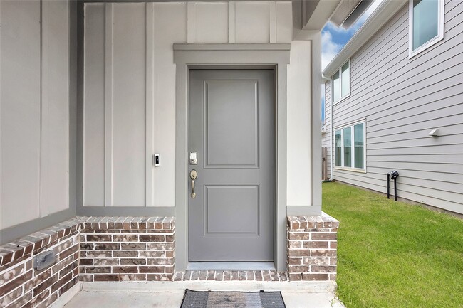 Foto del edificio - 7218 Clearwater Cv Dr