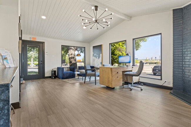 Building Photo - Tradewinds