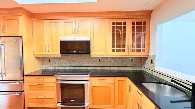 Building Photo - 31 Redondo Ct