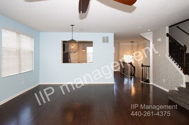 Building Photo - Chic Townhouse in  Pepper Pike OH!
