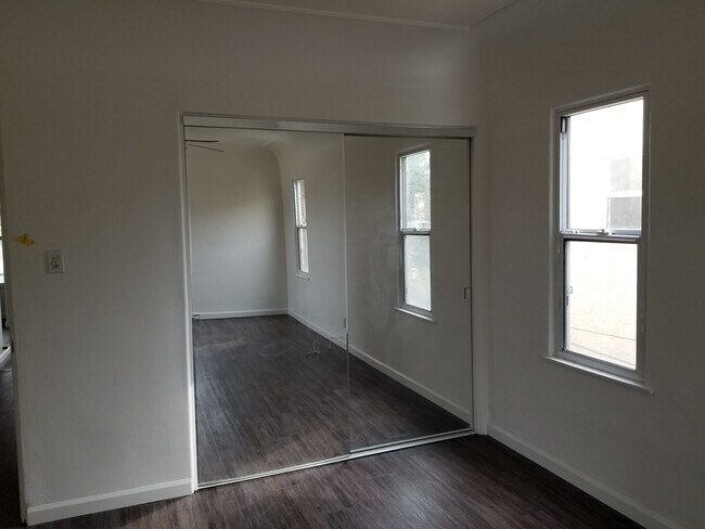 Building Photo - 1521 S Crest Dr