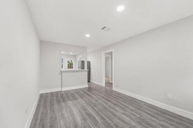 Building Photo - 4630 Clover St