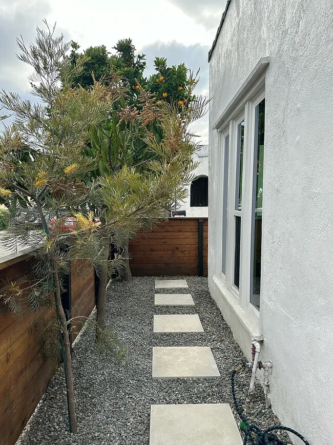 Foto del edificio - 1523 E 16th St